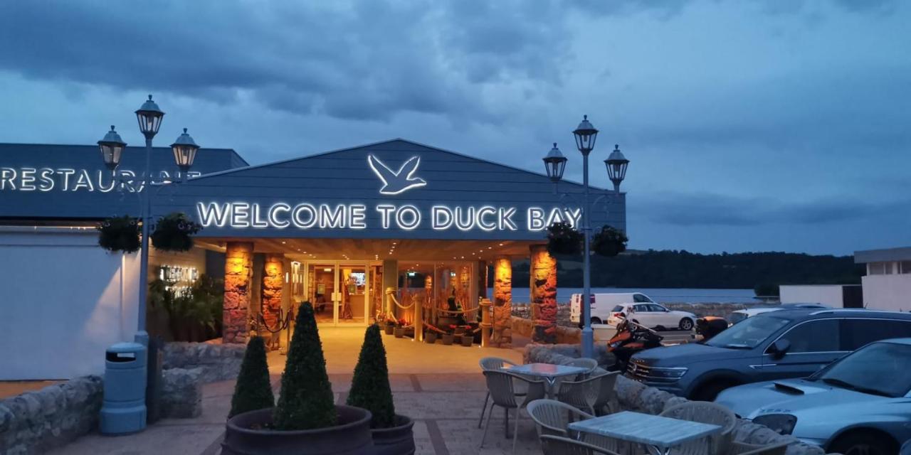 Duck Bay Hotel & Restaurant バロック エクステリア 写真
